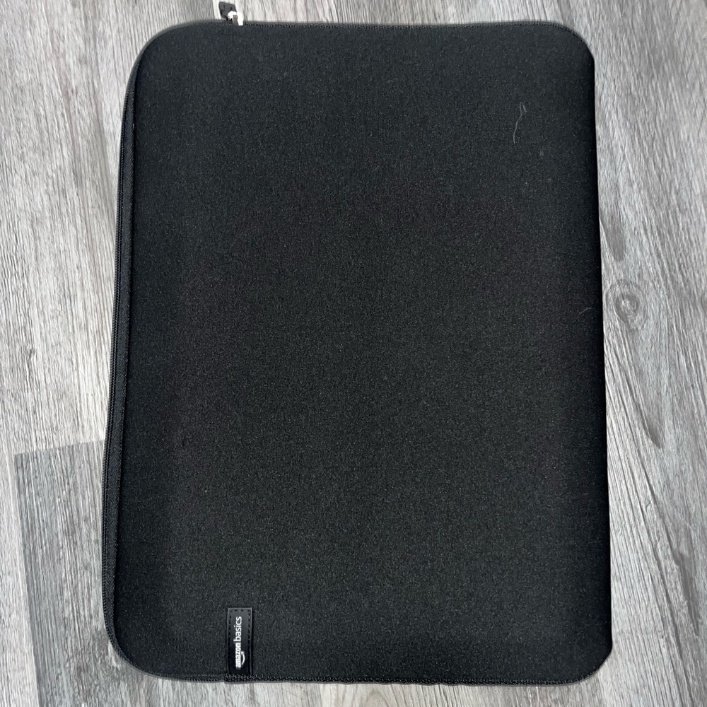 Black Basic Laptop Sleeve (BRAND NEW)